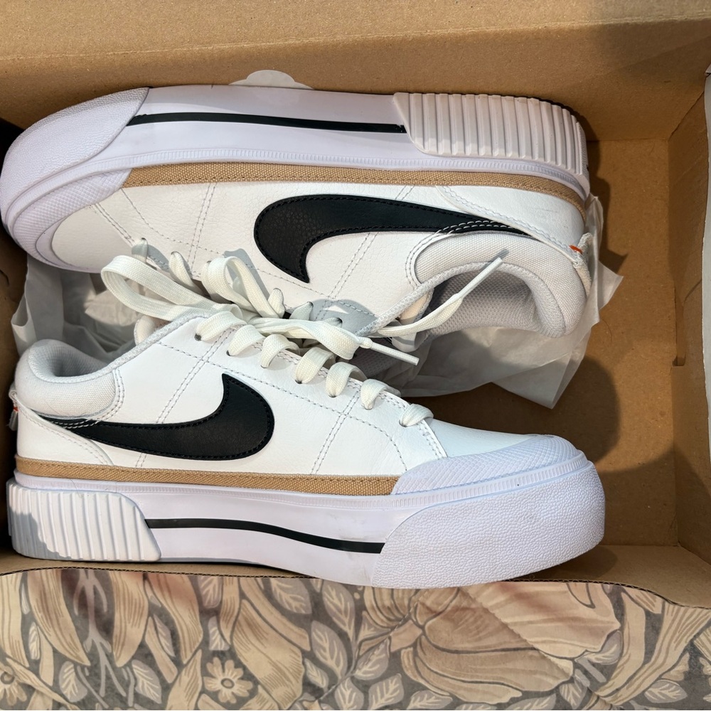 Nike Legacy Lift Women’s Sneakers